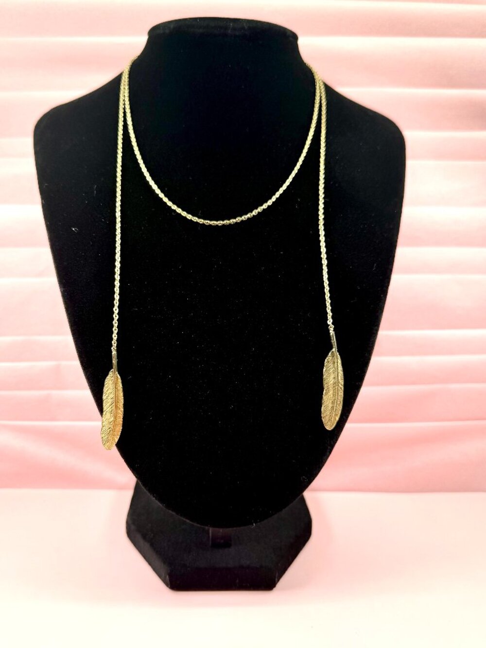 Vintage Avon Gold Tone Feather Flurry Lariat Two Pendant Layering Necklace